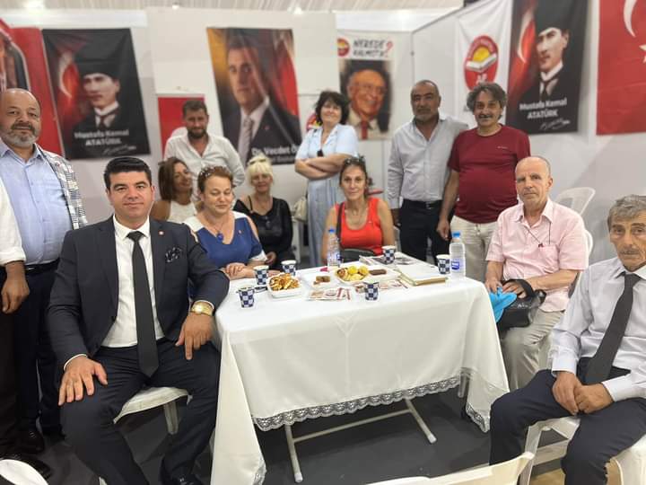 Datei:POL TR adalet-partisi2015-3.jpg