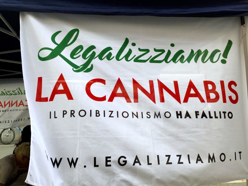 Datei:POL IT legalizziamo3.jpg