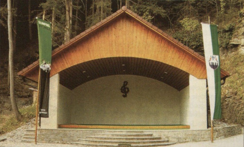 Datei:AT kainach-bei-voitsberg--kohlschwarz2.jpg