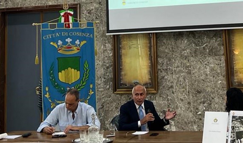 Datei:IT cosenza-g5.jpg