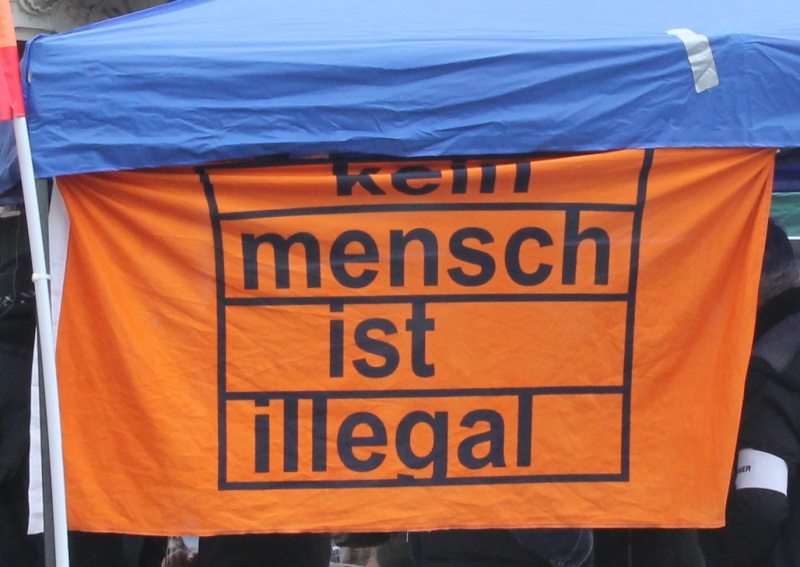 Datei:POL 2017-02-18-kein-mensch-ist-illegal1.jpg