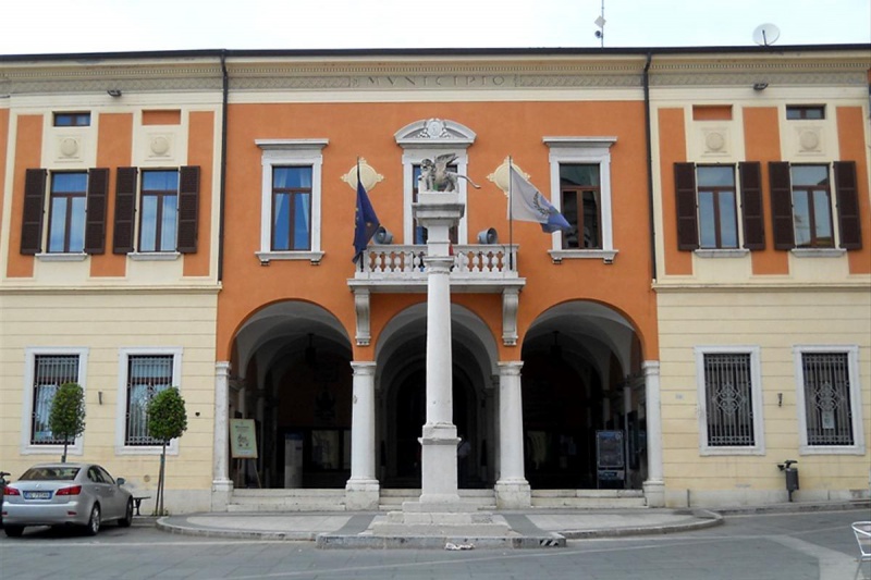 Datei:IT lonato-del-garda1.jpg