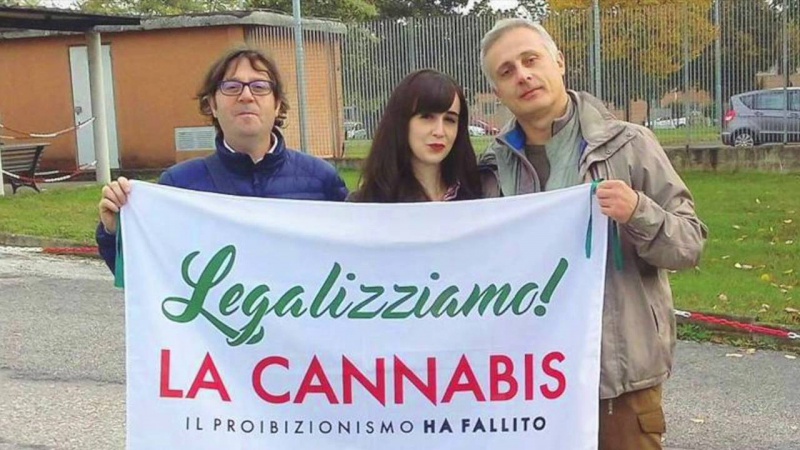 Datei:POL IT legalizziamo1.jpg