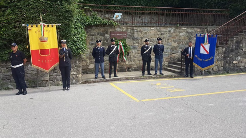 Datei:IT napoli-g2etal.jpg