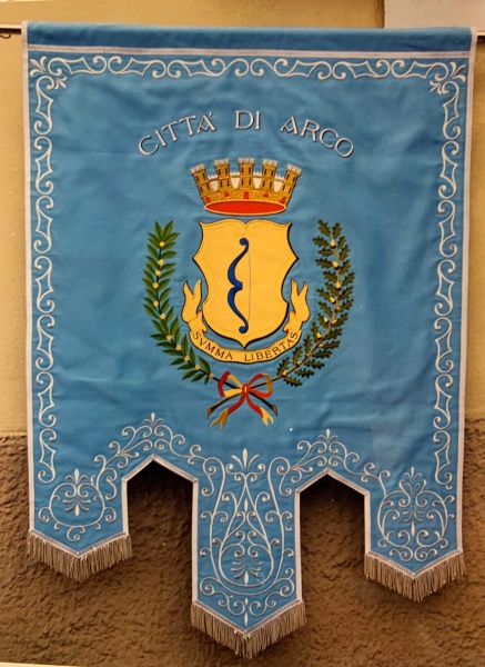 Datei:IT arco-g10.jpg