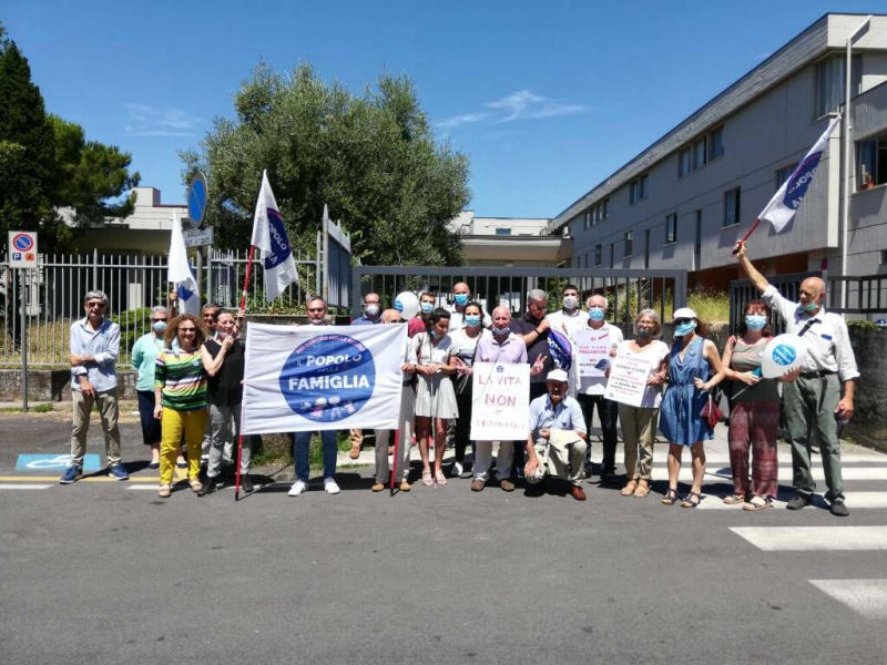 Datei:POL IT popolo-della-famiglia2.jpg