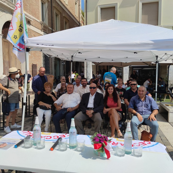 Datei:POL IT ceccarelli-con-te2.jpg