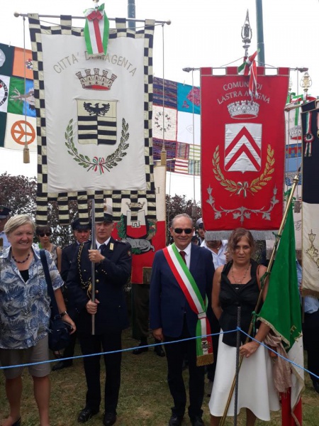 Datei:IT magenta-g2etal.jpg