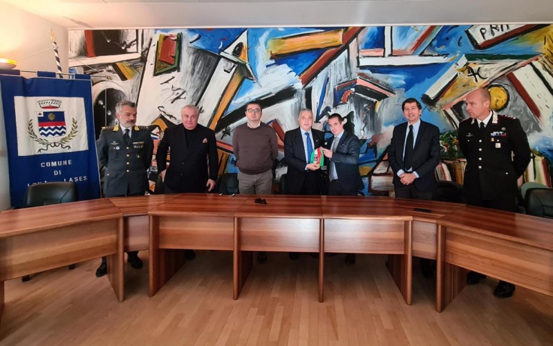 Datei:IT lona-lases-g6.jpg