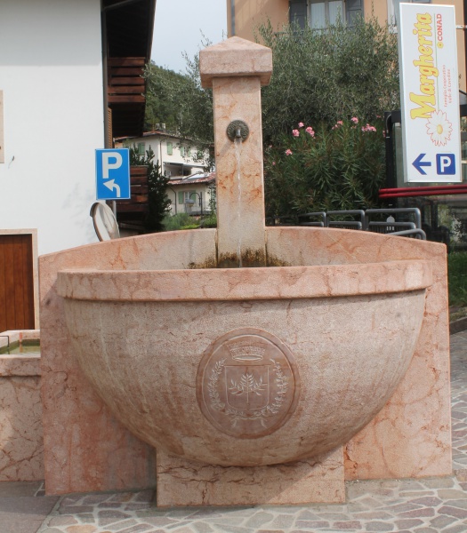 Datei:IT vallelaghi--padergnone-w-ms2.jpg