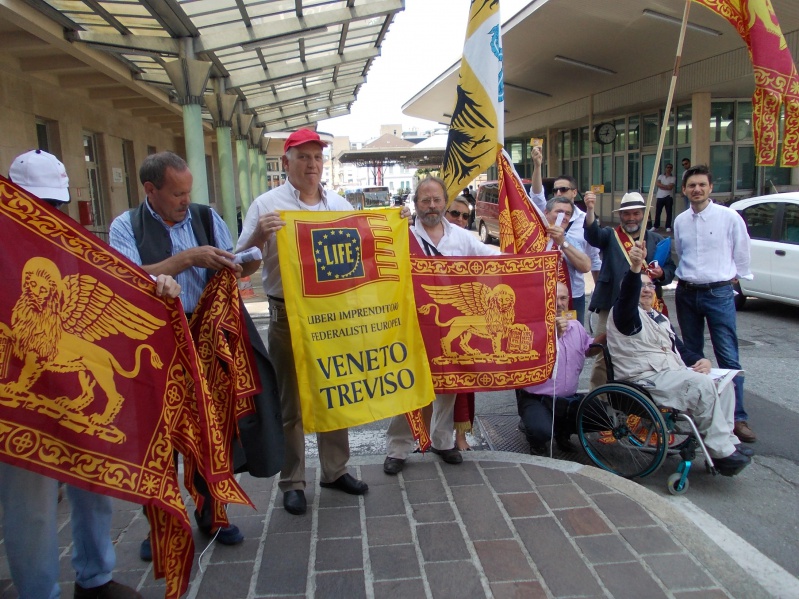 Datei:POL IT life6.jpg